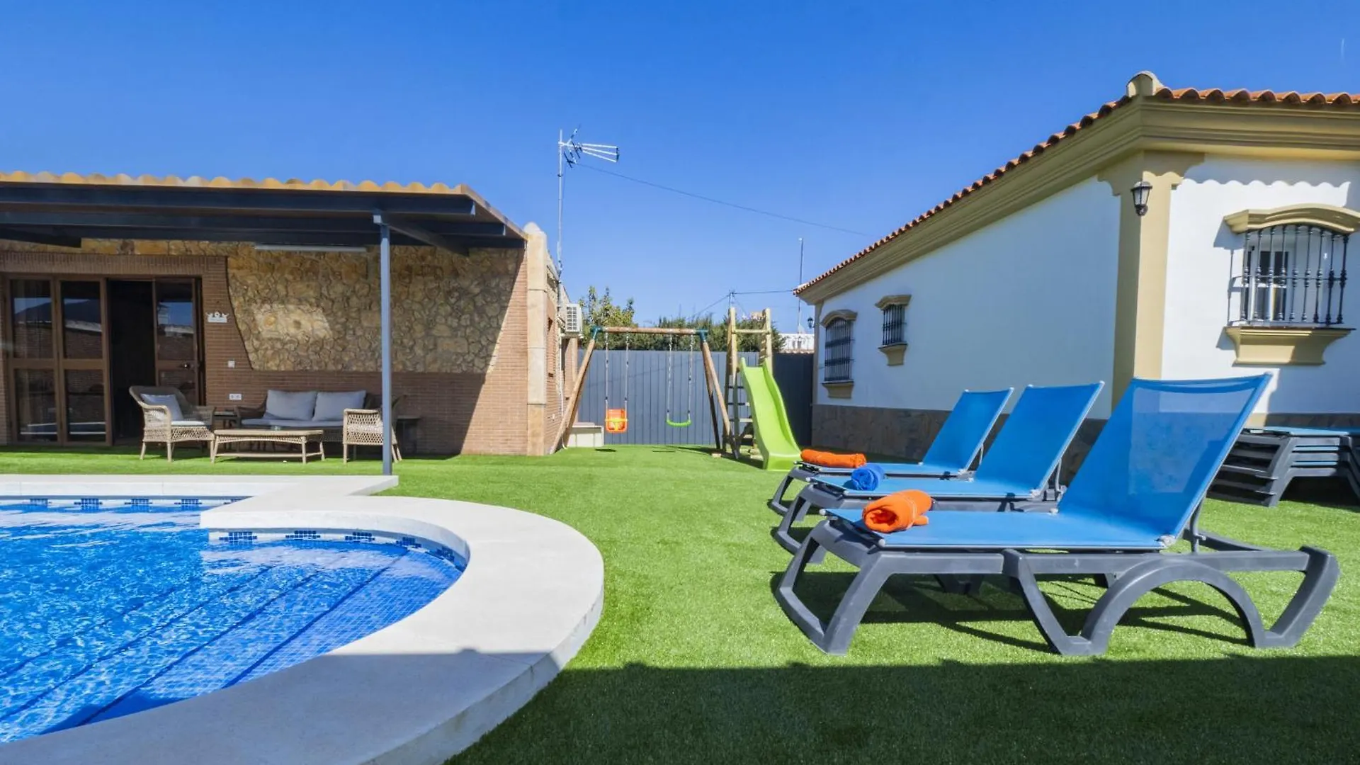 Villa Cubo'S Casa Moncayo Del Aguila à Alhaurín de la Torre 0*,